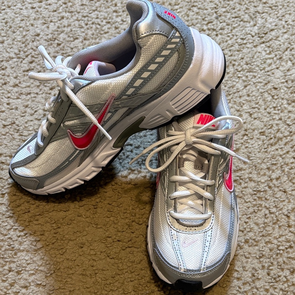 NWOT Nike Initiator running shoes